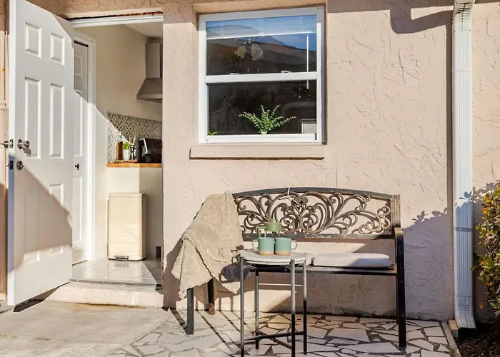 Steps To | Laid‑back Small-town Coastal Feel Apartment Clearwater Beach
