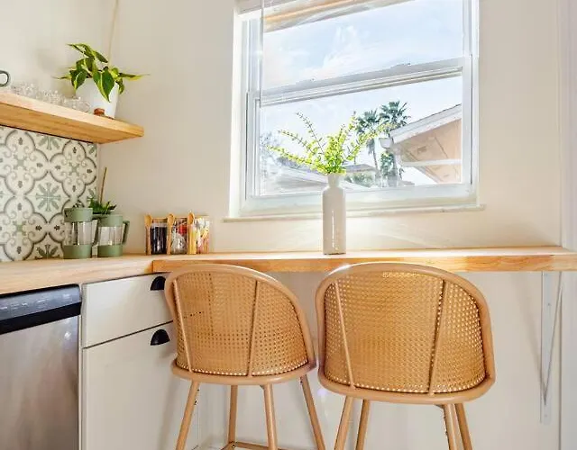 Steps To | Laid‑back Small-town Coastal Feel Apartment Clearwater Beach