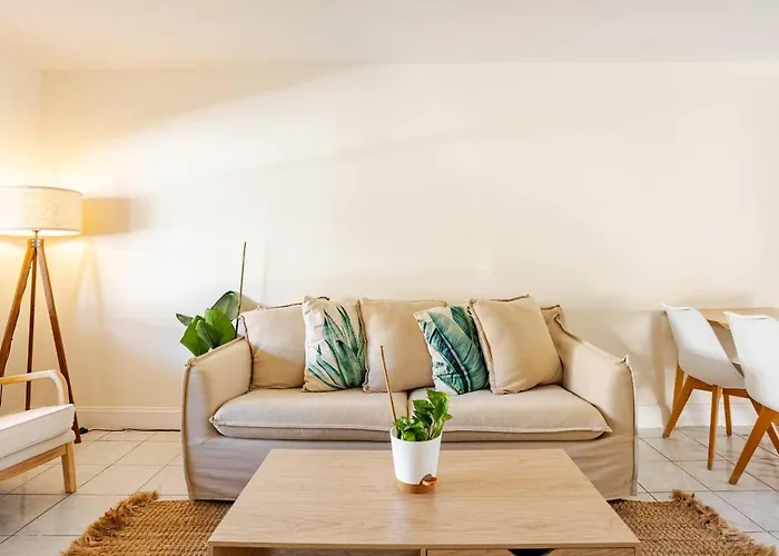 Steps To | Laid‑back Small-town Coastal Feel Clearwater Beach